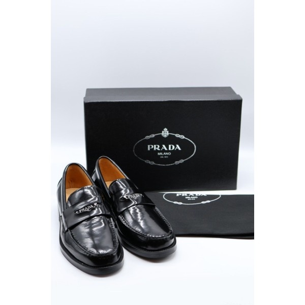 프라다 브러쉬드 가죽 로퍼
