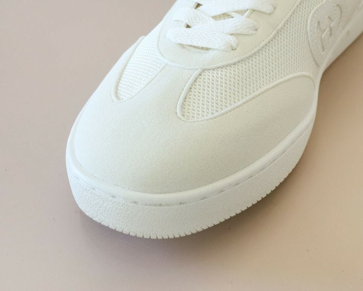 구찌 인터로킹 G 디테일 스니커즈