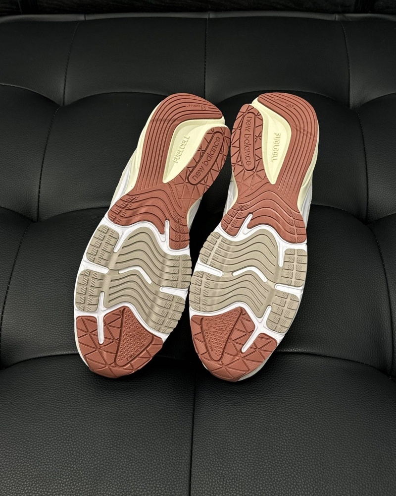 뉴발란스 x 로로피아나 990v6 메이드 인 USA 크림