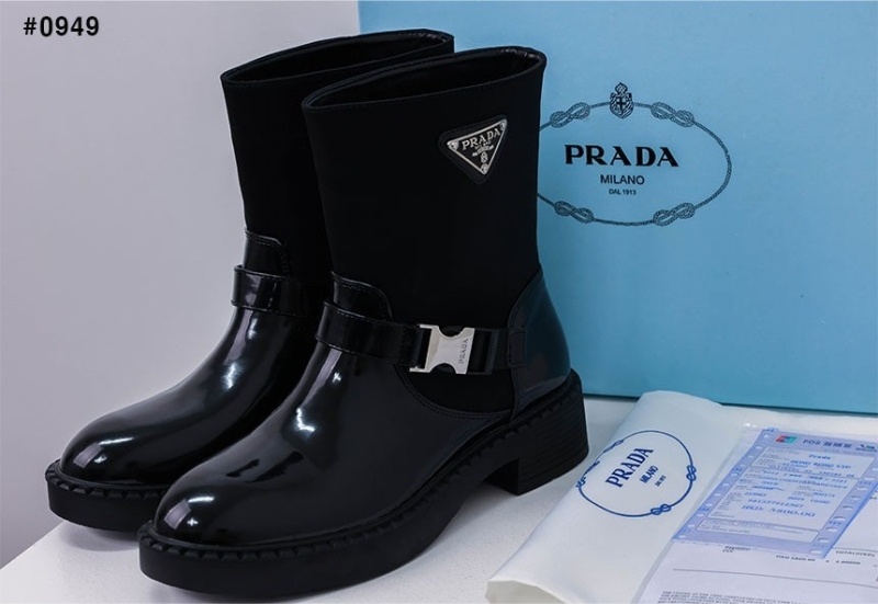 프라다 여성 브러쉬드 레더 리나일론 버클 앵글 부츠