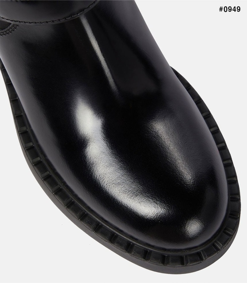 프라다 여성 브러쉬드 레더 리나일론 버클 앵글 부츠