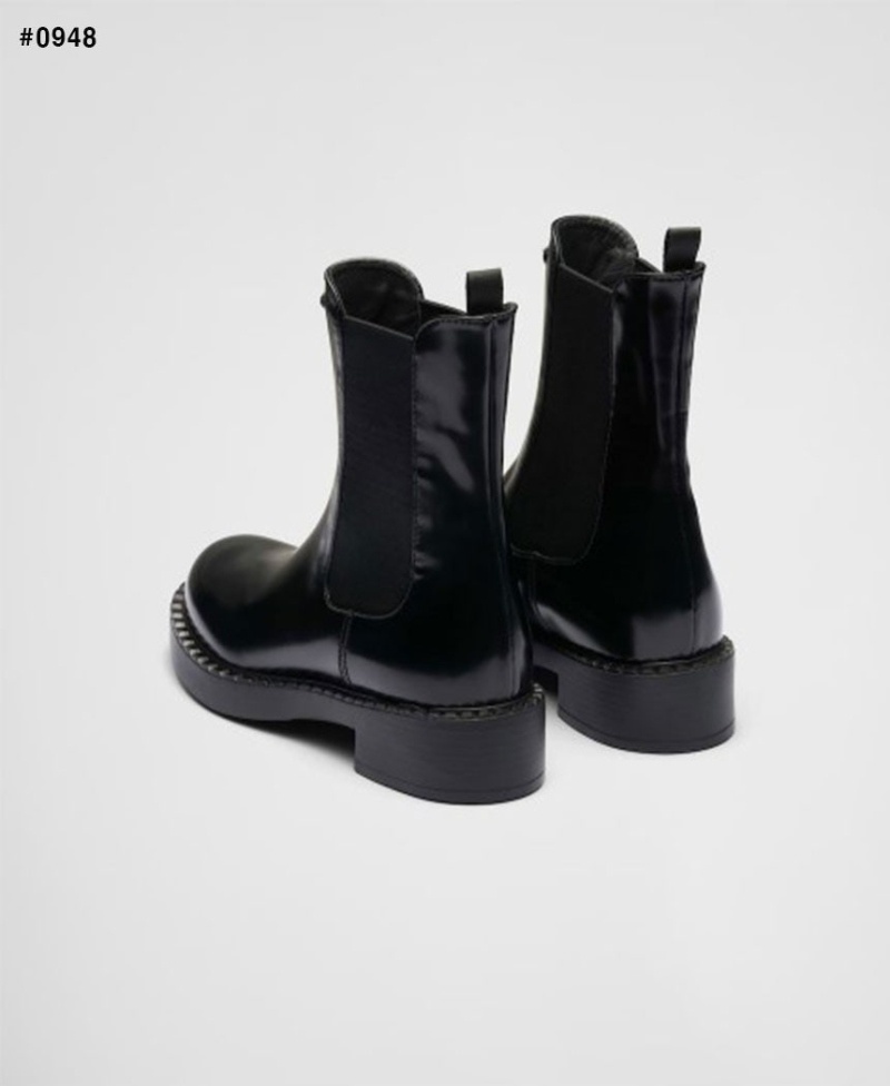 프라다 여성 브러쉬드 레더 첼시 부츠