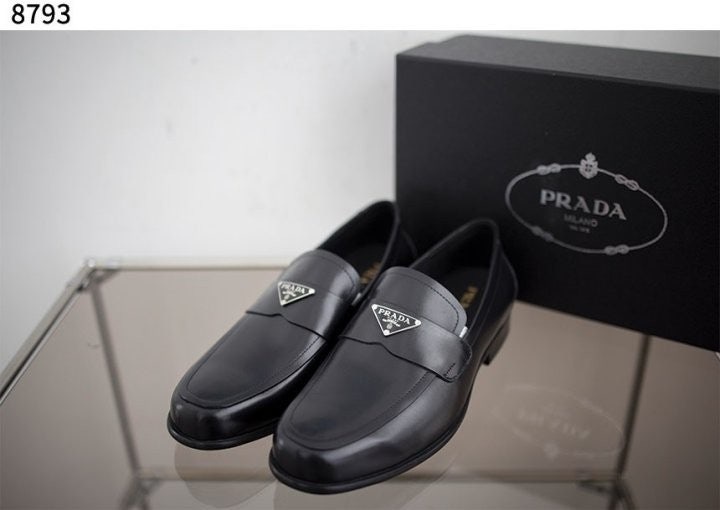 프라다 남성 애나멜 삼각로고 로퍼