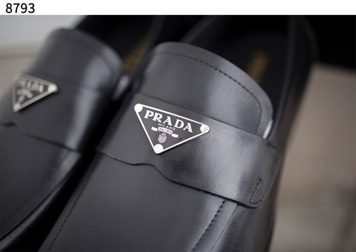 프라다 남성 애나멜 삼각로고 로퍼