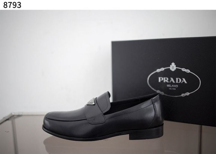 프라다 남성 애나멜 삼각로고 로퍼