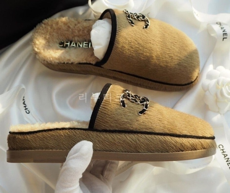 샤넬 cc로고 송치 양털 뮬