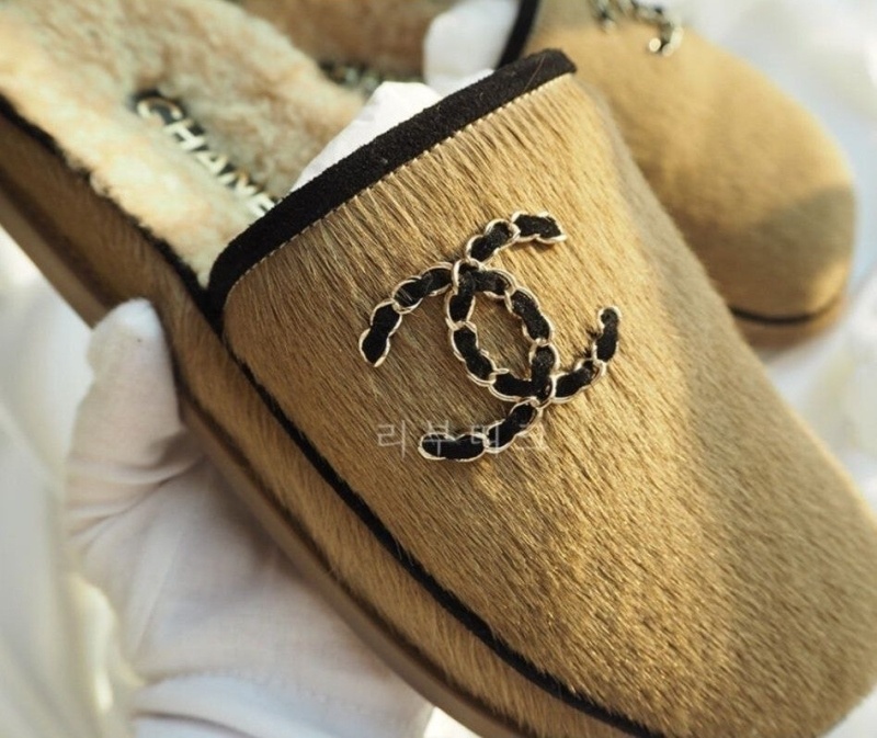 샤넬 cc로고 송치 양털 뮬