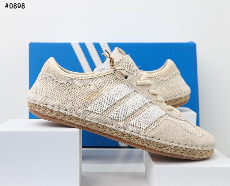 아디다스 X 클랏 가젤 헤일리 클라우드 스니커즈