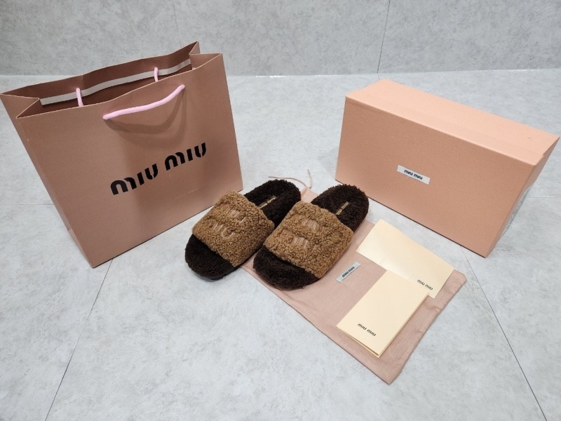 미우미우 여성 2024 뮬 양모 방한 슬리퍼 (고급버전)