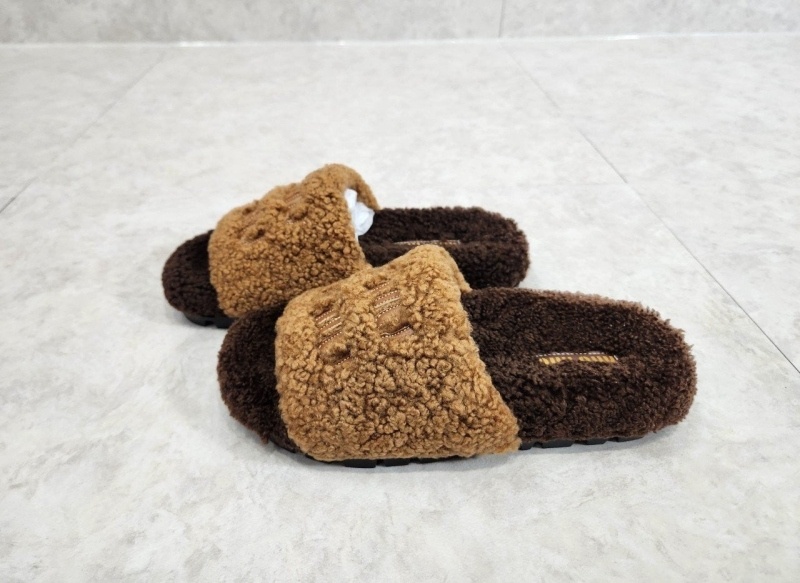 미우미우 여성 2024 뮬 양모 방한 슬리퍼 (고급버전)