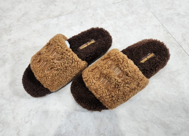 미우미우 여성 2024 뮬 양모 방한 슬리퍼 (고급버전)