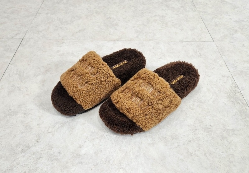 미우미우 여성 2024 뮬 양모 방한 슬리퍼 (고급버전)