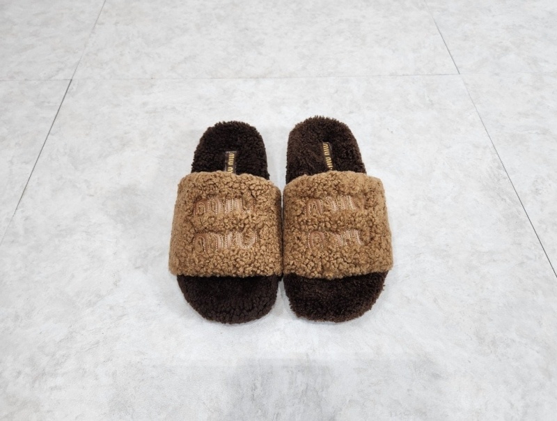 미우미우 여성 2024 뮬 양모 방한 슬리퍼 (고급버전)