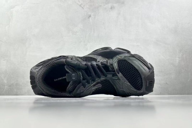 발렌시아가 스테이플러 스니커즈 블랙