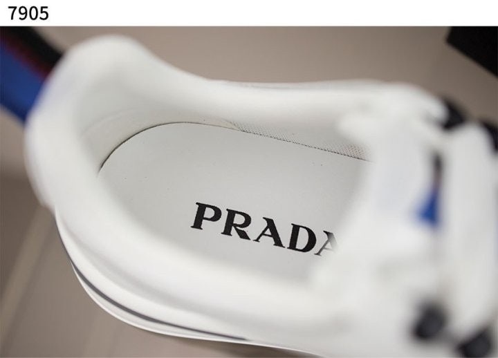 프라다 로우 화이트 스니커즈