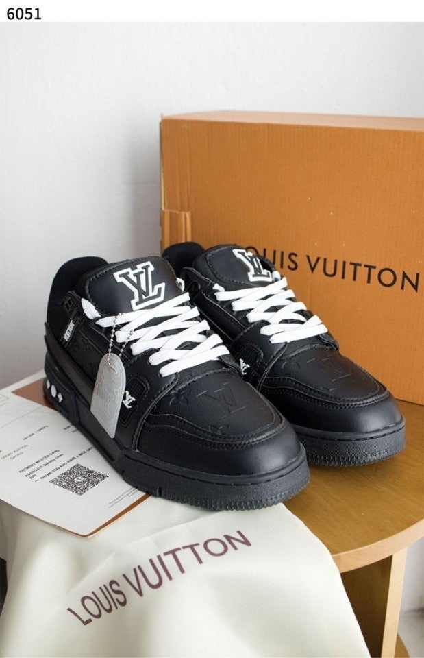 루이비통 LV 트레이너 맥시 스니커즈 - 블랙