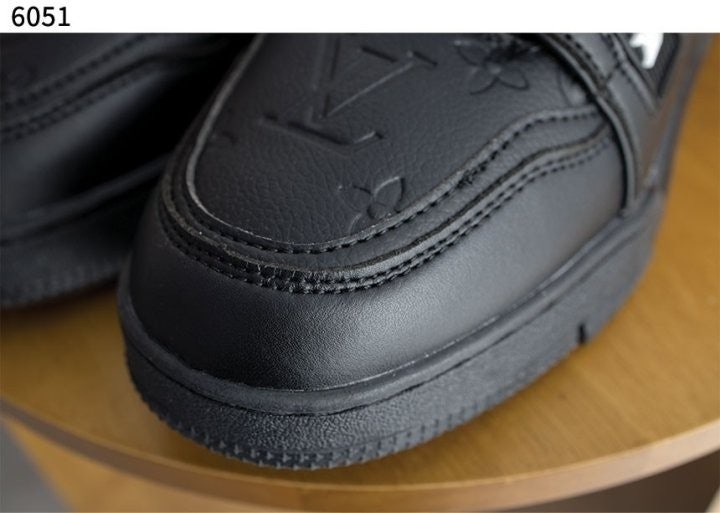 루이비통 LV 트레이너 맥시 스니커즈 - 블랙