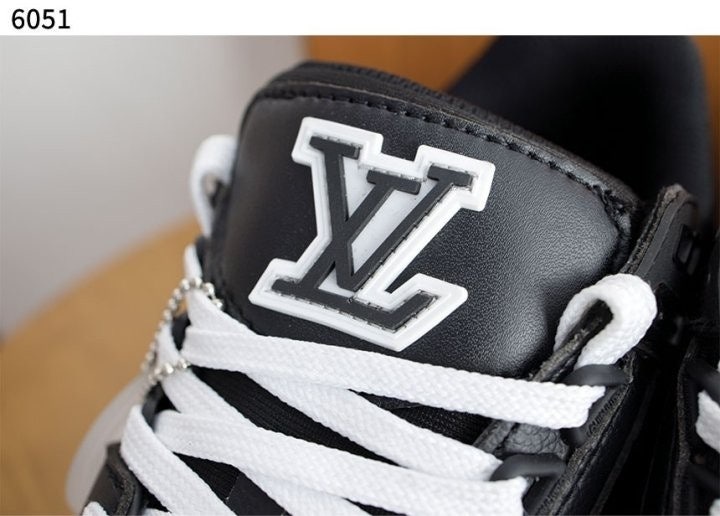 루이비통 LV 트레이너 맥시 스니커즈 - 블랙