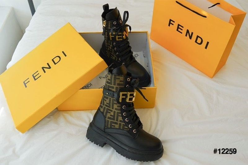 펜디 여성 블랙 가죽 바이커 부츠