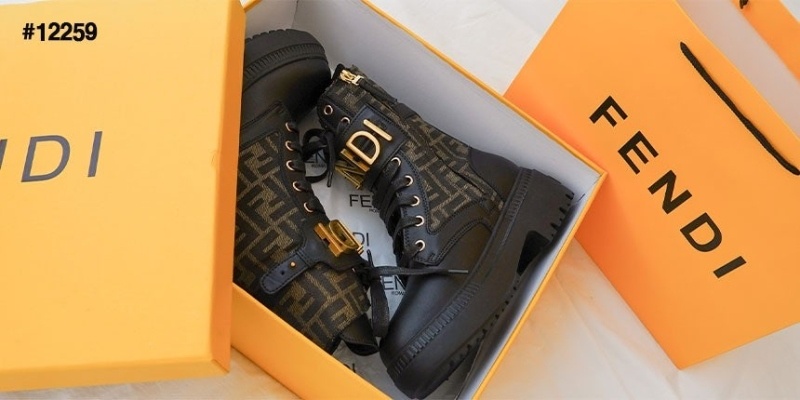 펜디 여성 블랙 가죽 바이커 부츠