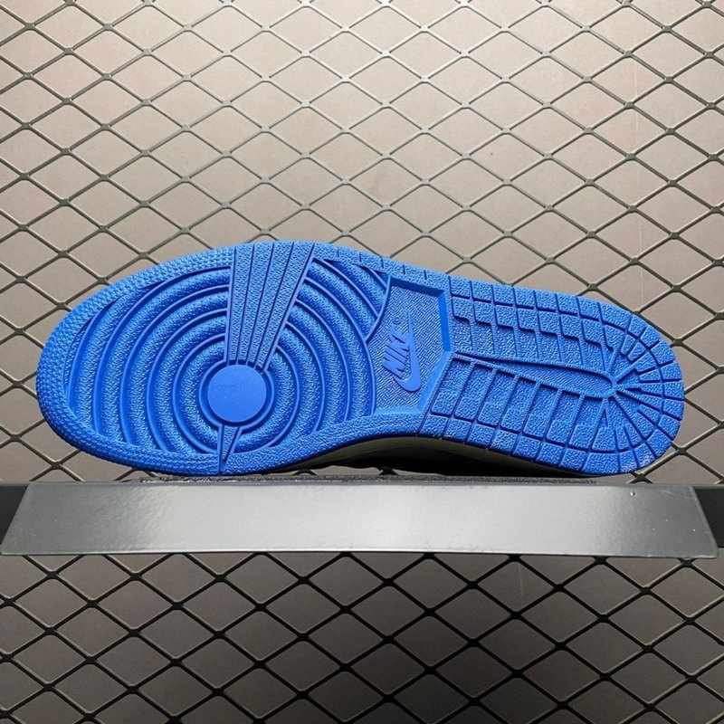 나이키 프라그먼트 X 트래비스 스캇 스니커즈