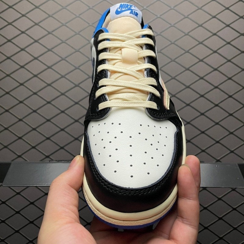 나이키 프라그먼트 X 트래비스 스캇 스니커즈