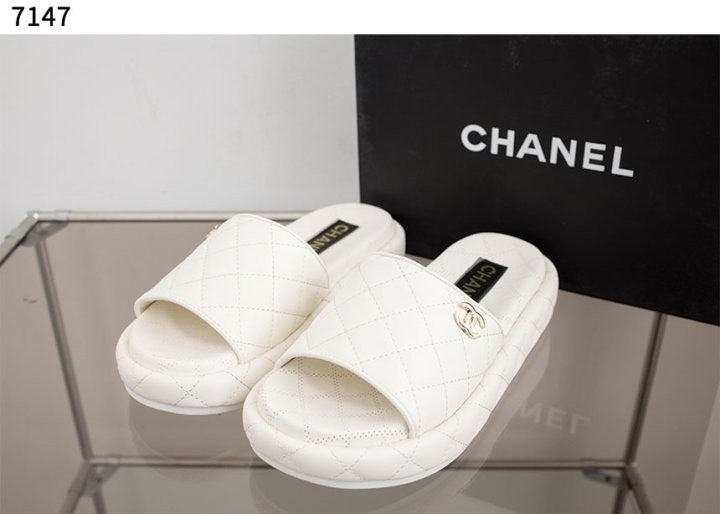샤넬 CC로고 퀄팅 뮬 슬리퍼