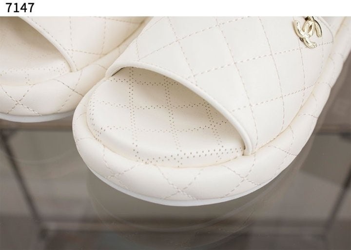 샤넬 CC로고 퀄팅 뮬 슬리퍼