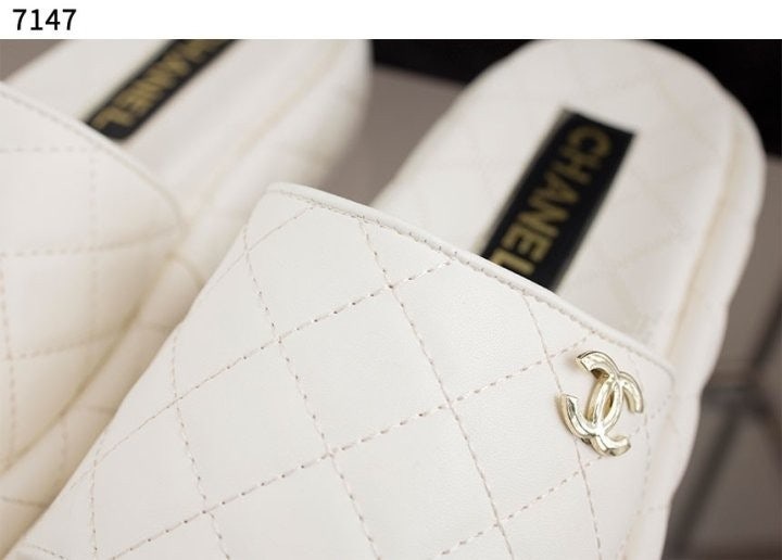 샤넬 CC로고 퀄팅 뮬 슬리퍼