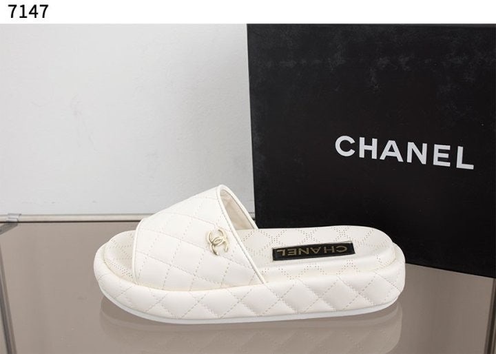 샤넬 CC로고 퀄팅 뮬 슬리퍼