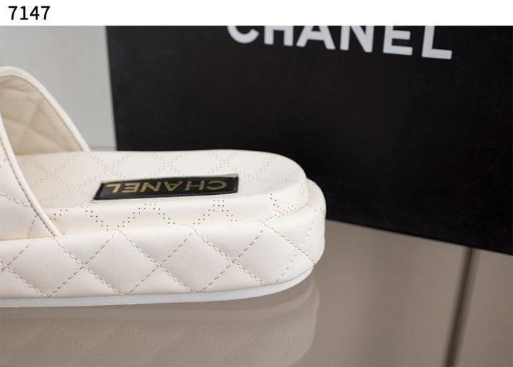 샤넬 CC로고 퀄팅 뮬 슬리퍼