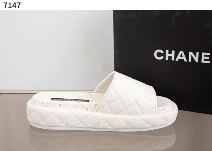 샤넬 CC로고 퀄팅 뮬 슬리퍼