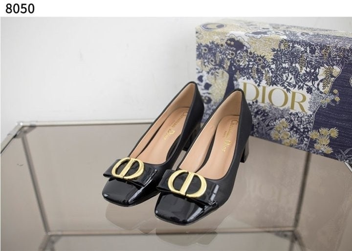 디올 CD로고 리본 장식 애나멜 펌프스 힐