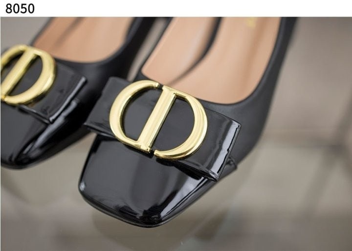 디올 CD로고 리본 장식 애나멜 펌프스 힐