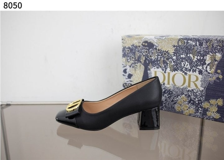 디올 CD로고 리본 장식 애나멜 펌프스 힐