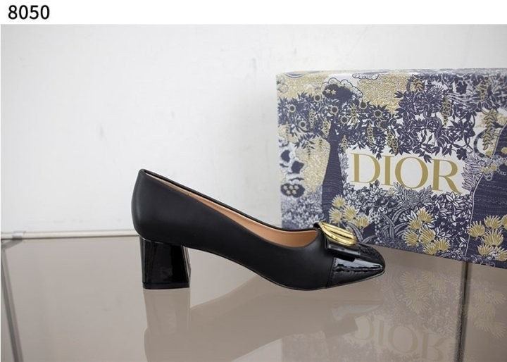 디올 CD로고 리본 장식 애나멜 펌프스 힐