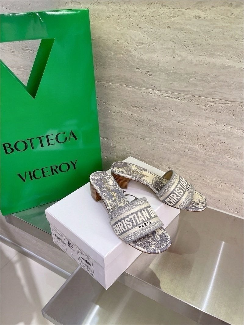 디올 디웨이 뮬 슬리퍼 - 2 Color