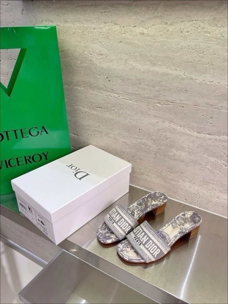 디올 디웨이 뮬 슬리퍼 - 2 Color