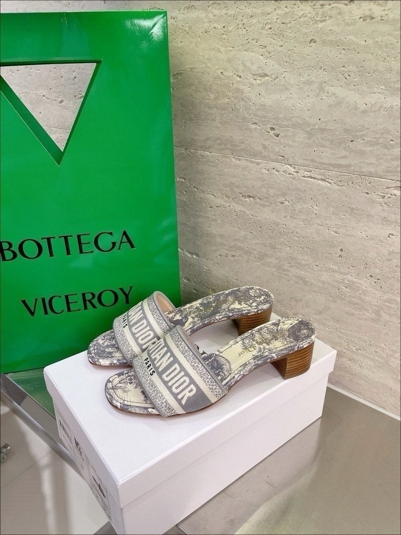 디올 디웨이 뮬 슬리퍼 - 2 Color