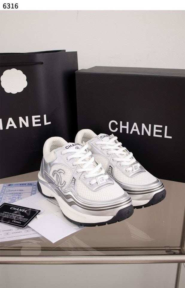 샤넬 CC 로고 아플리케 패널 스니커즈