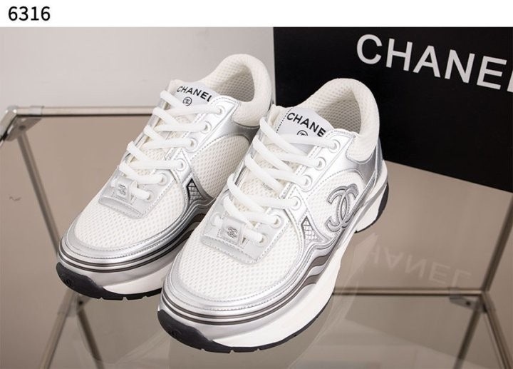 샤넬 CC 로고 아플리케 패널 스니커즈