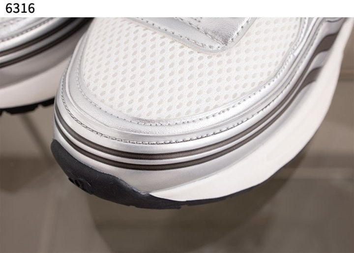 샤넬 CC 로고 아플리케 패널 스니커즈