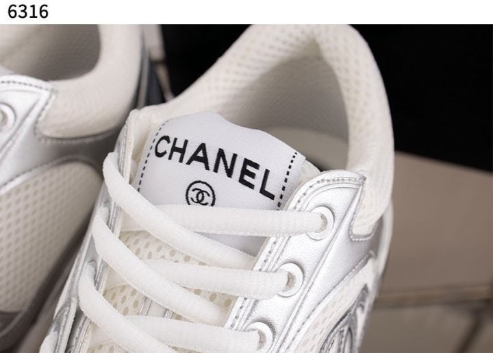 샤넬 CC 로고 아플리케 패널 스니커즈