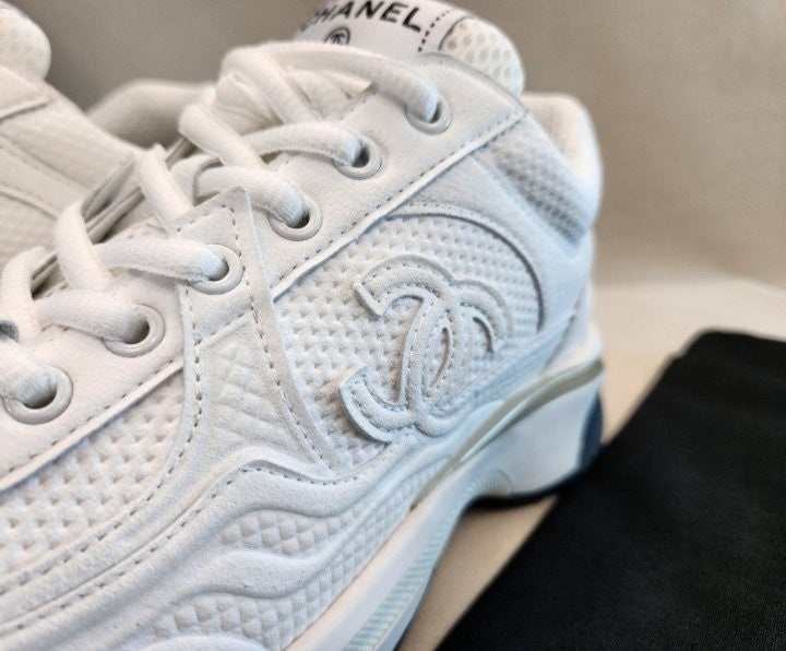 샤넬 24시즌 패브릭 라미네이티드 스니커즈