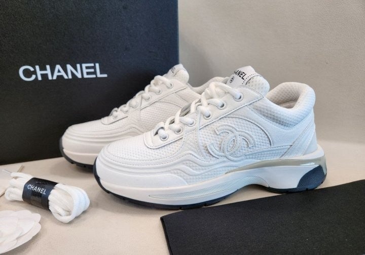 샤넬 24시즌 패브릭 라미네이티드 스니커즈