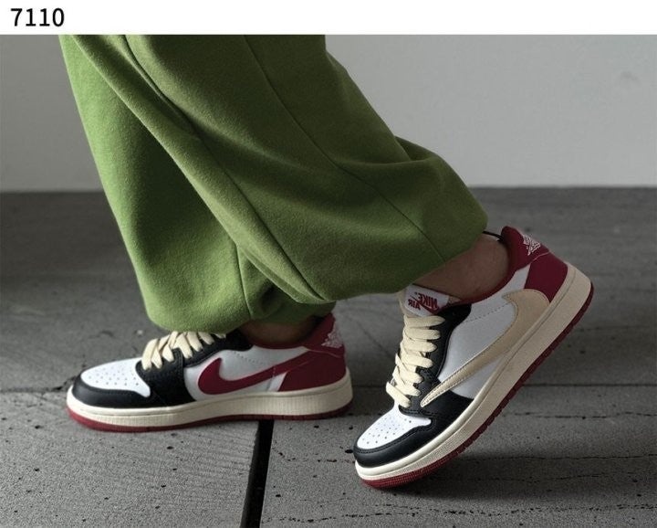 나이키 에어조던1 로우 OG 블랙토 역스우시