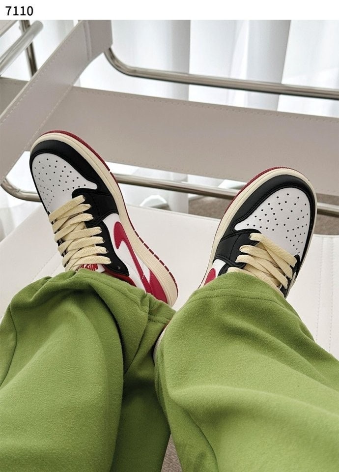 나이키 에어조던1 로우 OG 블랙토 역스우시