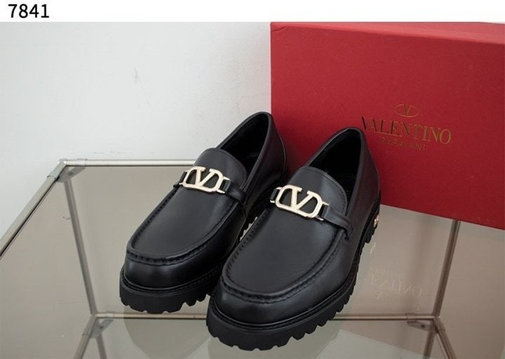 발렌티노 브이 로고 레더 로퍼