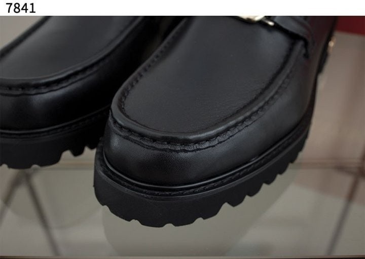 발렌티노 브이 로고 레더 로퍼