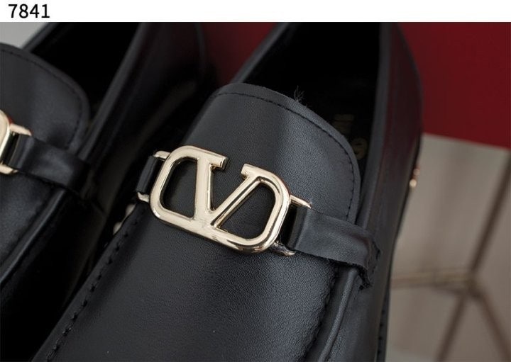 발렌티노 브이 로고 레더 로퍼